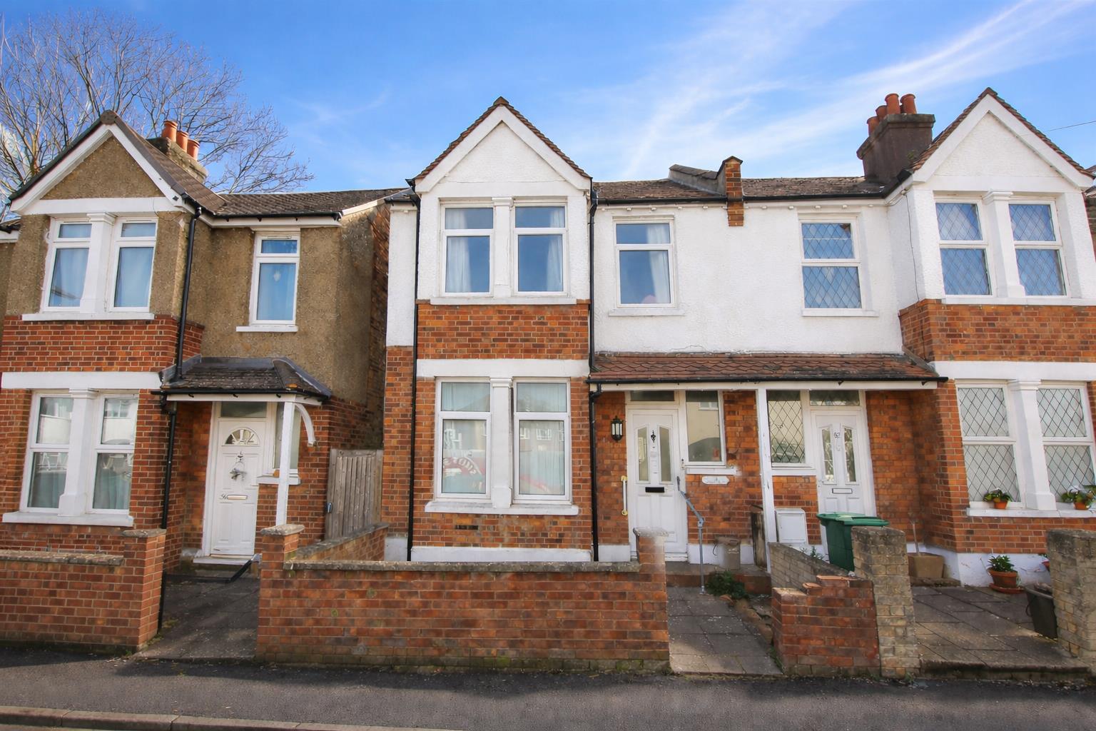 2 bed property in Bernard Road, Wallington